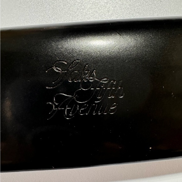 Saks Fifthavenue Designer Black Leather Hard Clam Shell Eyeglass Sunglass Case